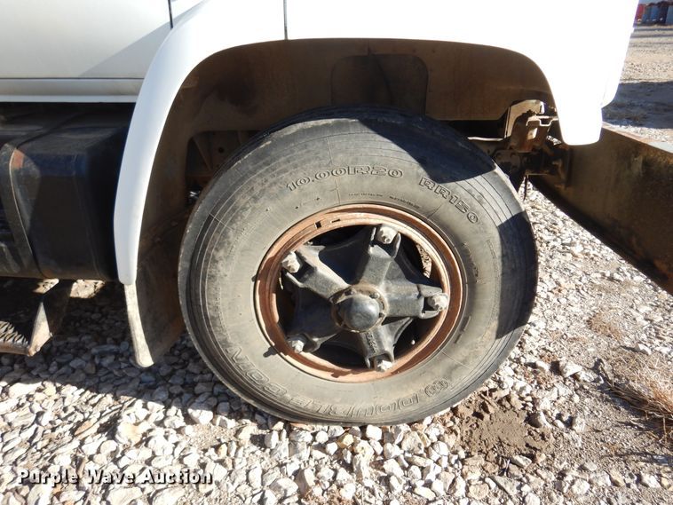 image for item JJ9790 1989 Chevrolet C7500  digger derrick truck