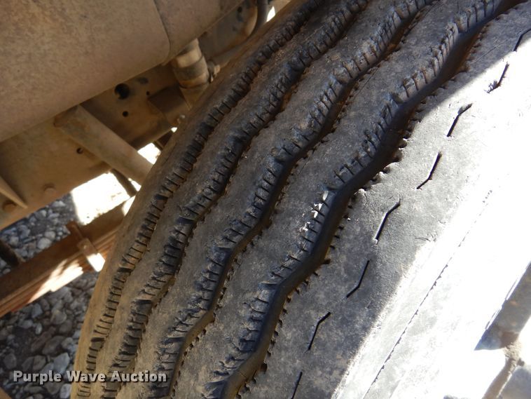 image for item JJ9790 1989 Chevrolet C7500  digger derrick truck