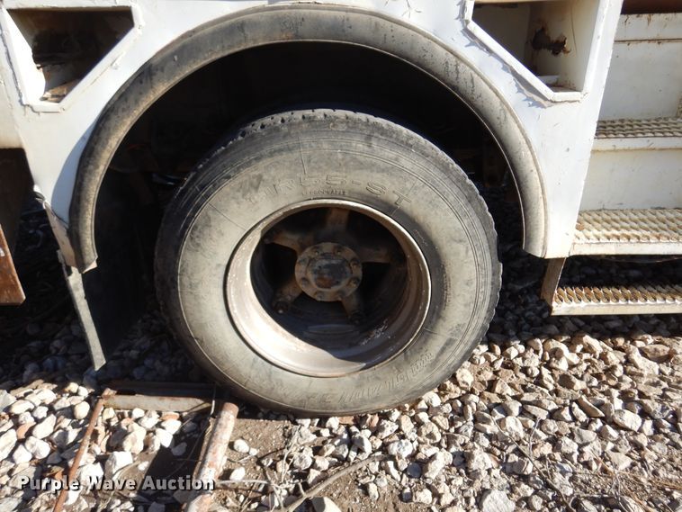 image for item JJ9790 1989 Chevrolet C7500  digger derrick truck