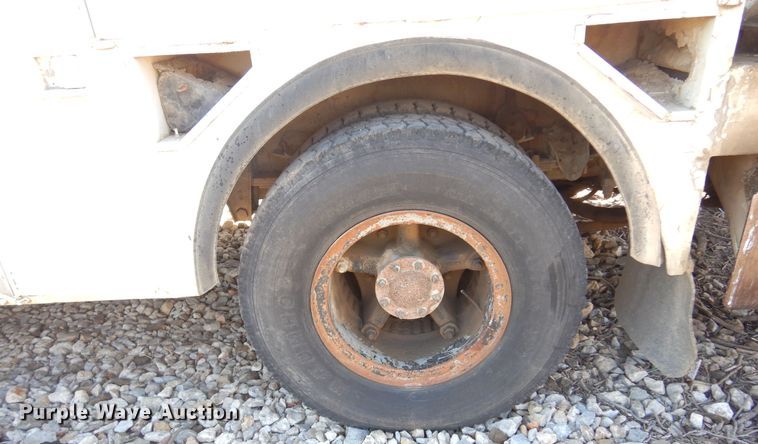 image for item JJ9790 1989 Chevrolet C7500  digger derrick truck