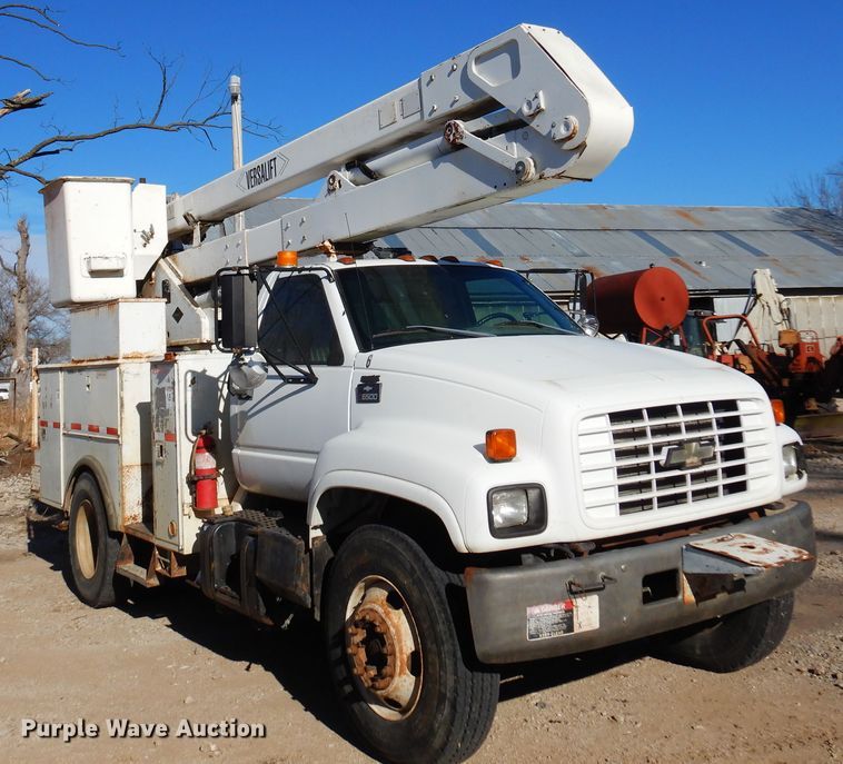 image for item JJ9791 1998 Chevrolet C6500  bucket truck