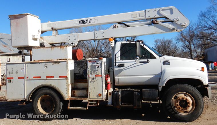 image for item JJ9791 1998 Chevrolet C6500  bucket truck