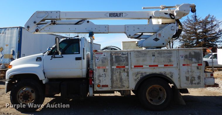 image for item JJ9791 1998 Chevrolet C6500  bucket truck