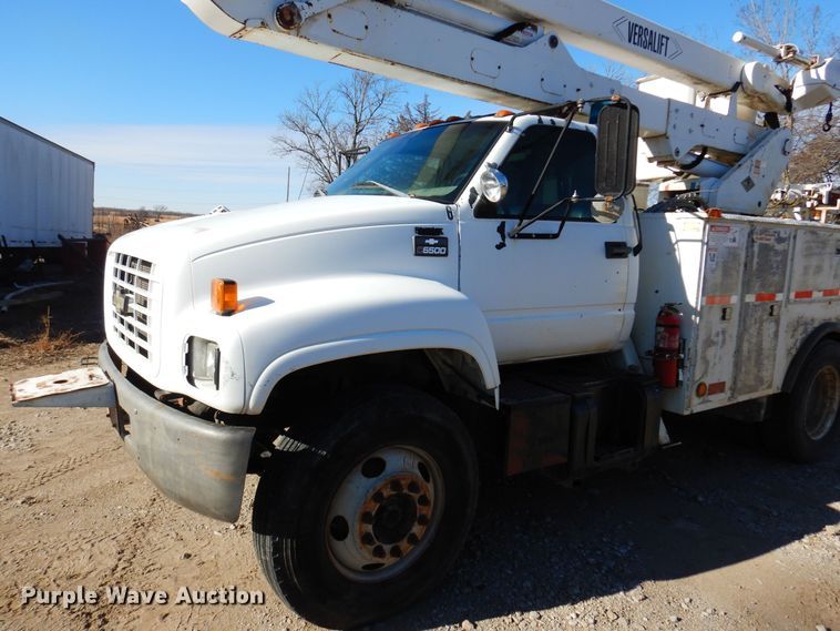 image for item JJ9791 1998 Chevrolet C6500  bucket truck