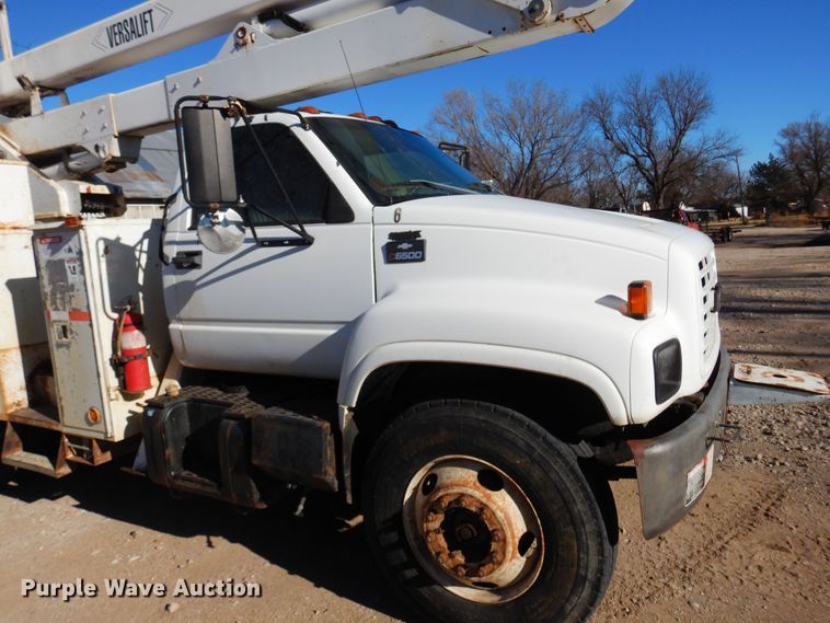 image for item JJ9791 1998 Chevrolet C6500  bucket truck
