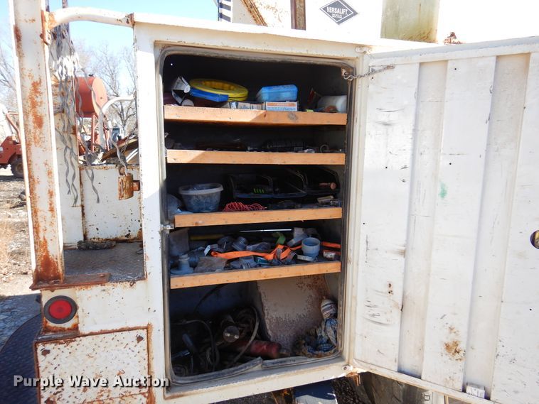 image for item JJ9791 1998 Chevrolet C6500  bucket truck