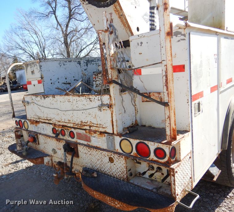 image for item JJ9791 1998 Chevrolet C6500  bucket truck