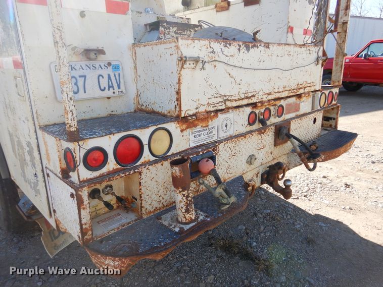 image for item JJ9791 1998 Chevrolet C6500  bucket truck