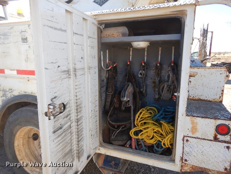 image for item JJ9791 1998 Chevrolet C6500  bucket truck