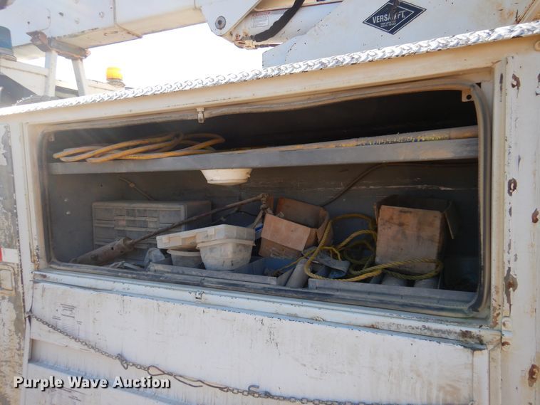 image for item JJ9791 1998 Chevrolet C6500  bucket truck