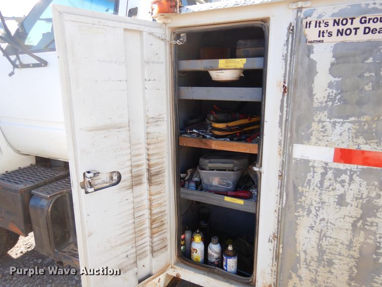 image for item JJ9791 1998 Chevrolet C6500  bucket truck