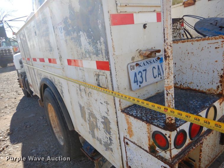 image for item JJ9791 1998 Chevrolet C6500  bucket truck