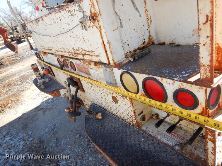 image for item JJ9791 1998 Chevrolet C6500  bucket truck