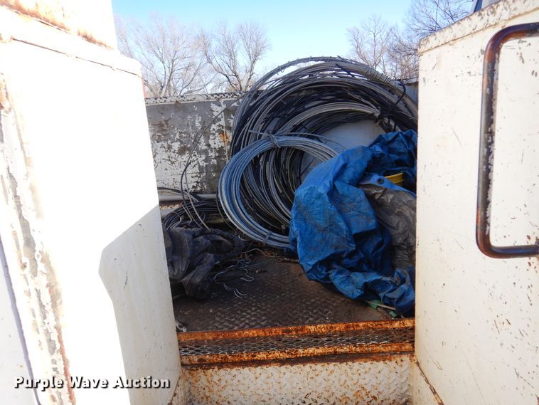 image for item JJ9791 1998 Chevrolet C6500  bucket truck