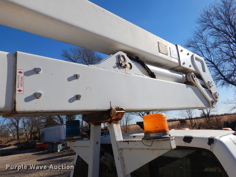 image for item JJ9791 1998 Chevrolet C6500  bucket truck