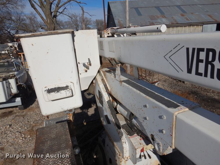 image for item JJ9791 1998 Chevrolet C6500  bucket truck