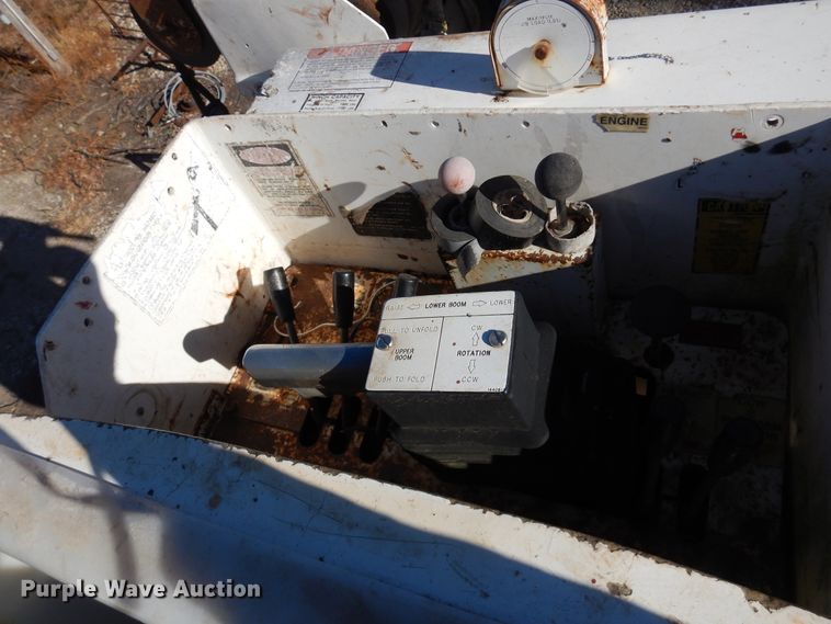 image for item JJ9791 1998 Chevrolet C6500  bucket truck