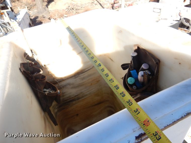 image for item JJ9791 1998 Chevrolet C6500  bucket truck