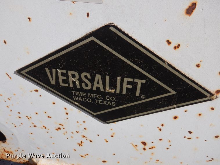 image for item JJ9791 1998 Chevrolet C6500  bucket truck