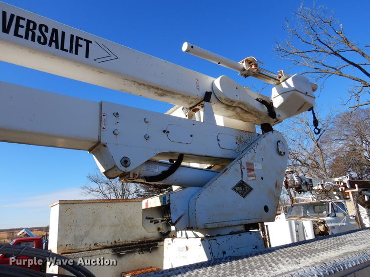 image for item JJ9791 1998 Chevrolet C6500  bucket truck