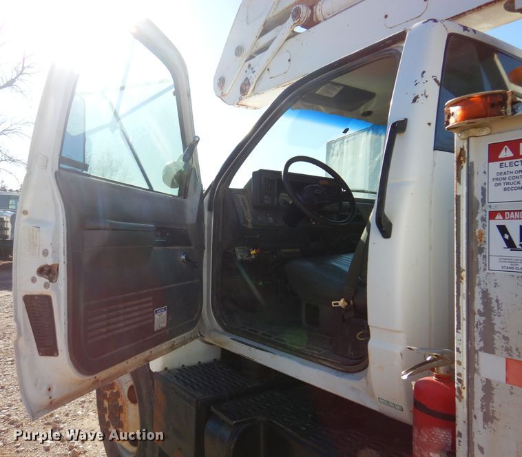 image for item JJ9791 1998 Chevrolet C6500  bucket truck