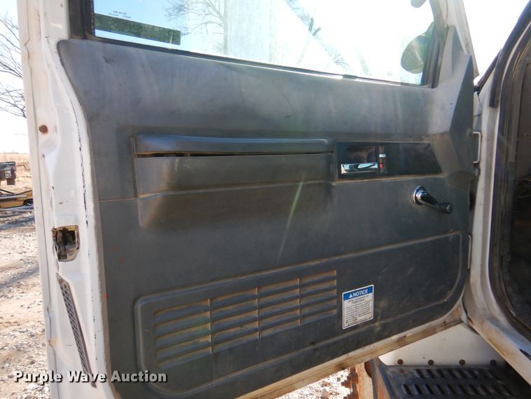 image for item JJ9791 1998 Chevrolet C6500  bucket truck