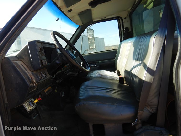 image for item JJ9791 1998 Chevrolet C6500  bucket truck