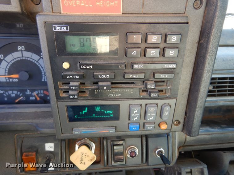 image for item JJ9791 1998 Chevrolet C6500  bucket truck