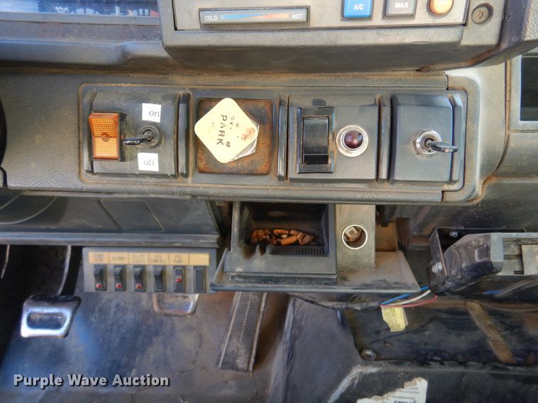 image for item JJ9791 1998 Chevrolet C6500  bucket truck