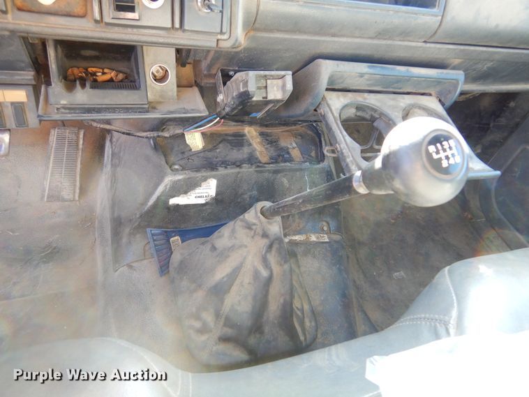 image for item JJ9791 1998 Chevrolet C6500  bucket truck