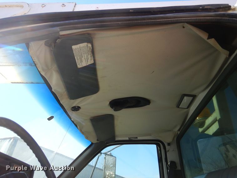 image for item JJ9791 1998 Chevrolet C6500  bucket truck