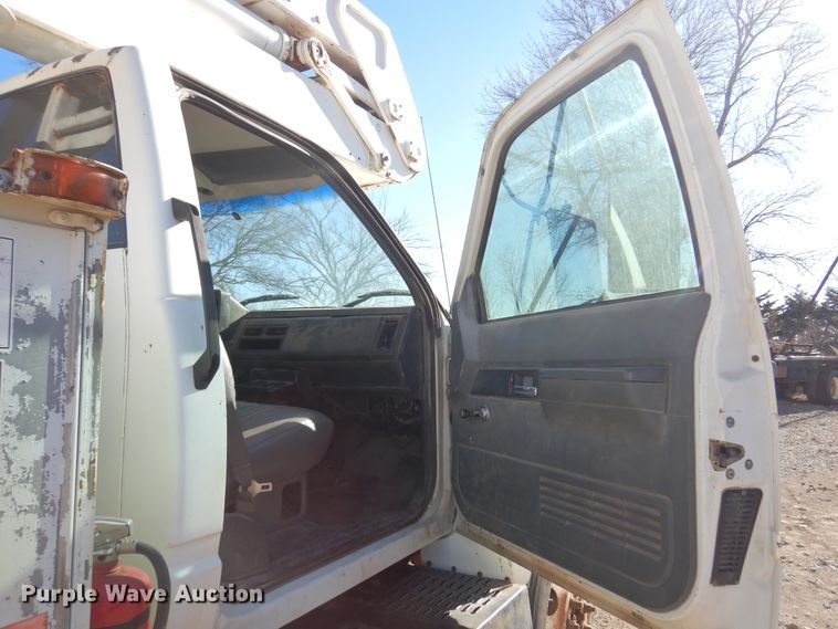 image for item JJ9791 1998 Chevrolet C6500  bucket truck