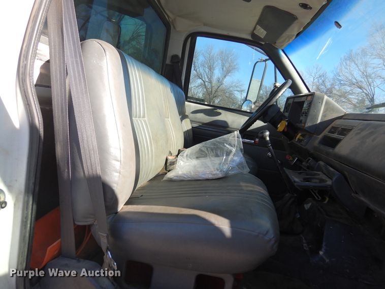 image for item JJ9791 1998 Chevrolet C6500  bucket truck