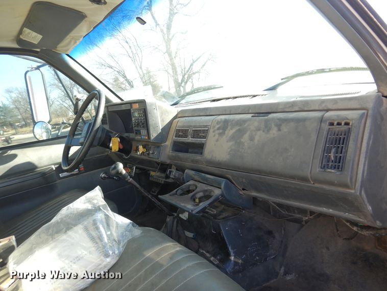 image for item JJ9791 1998 Chevrolet C6500  bucket truck