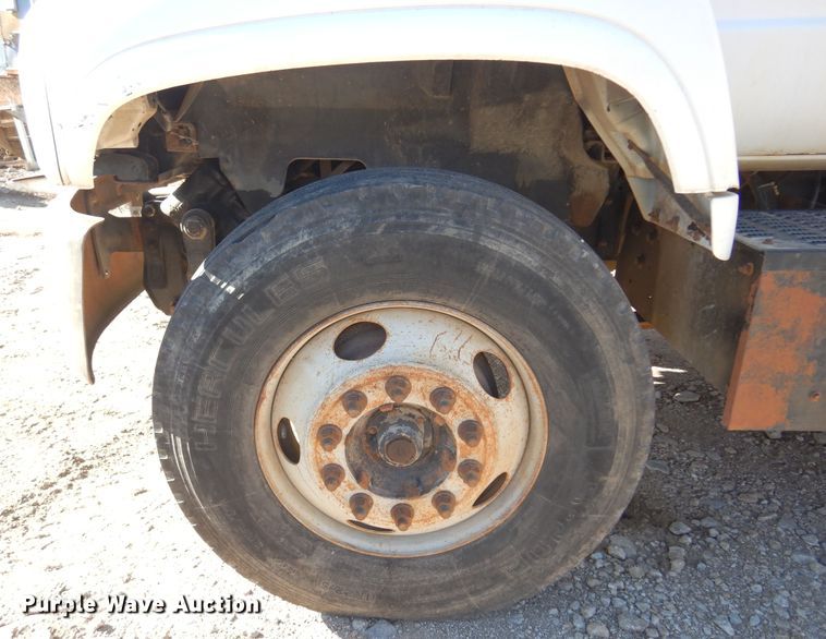 image for item JJ9791 1998 Chevrolet C6500  bucket truck