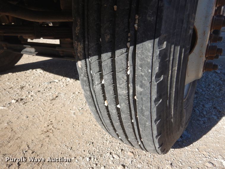 image for item JJ9791 1998 Chevrolet C6500  bucket truck