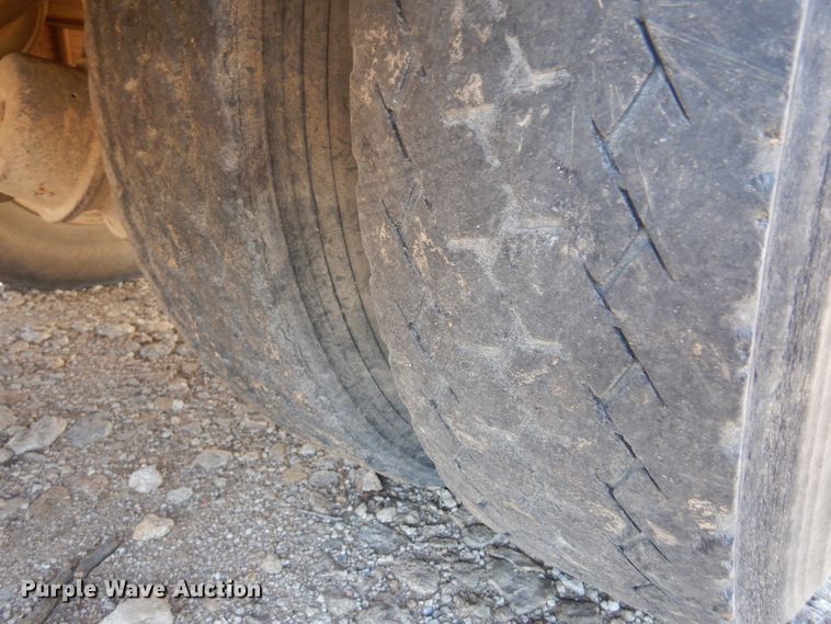 image for item JJ9791 1998 Chevrolet C6500  bucket truck