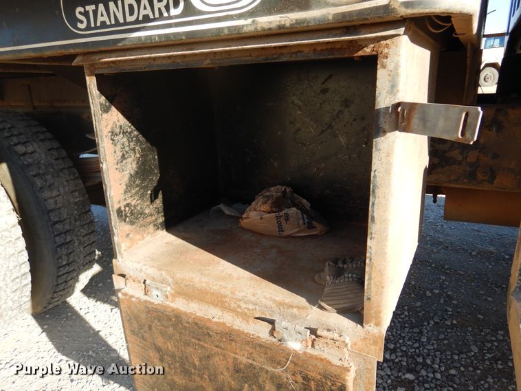 image for item JJ9832 1997 GMC C7500  flatbed truck