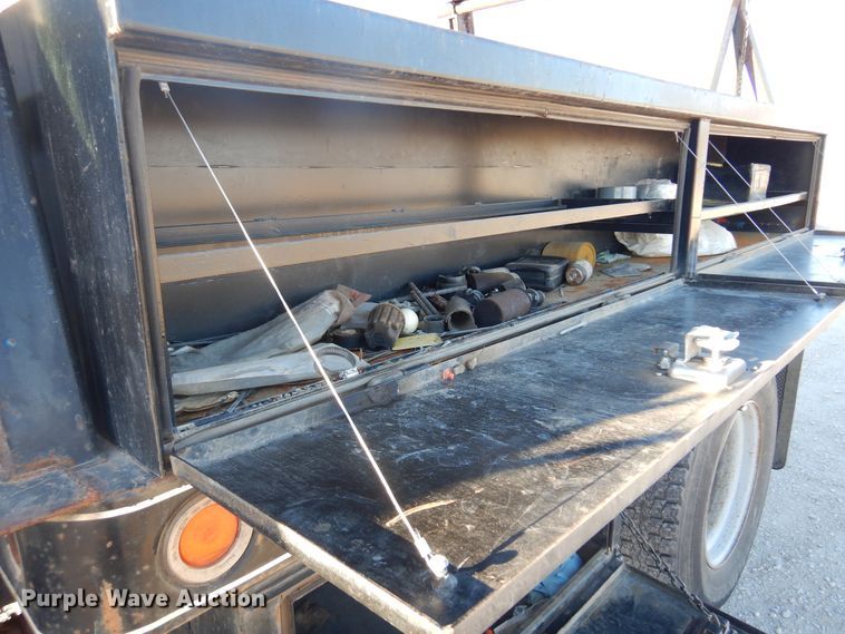 image for item JJ9832 1997 GMC C7500  flatbed truck