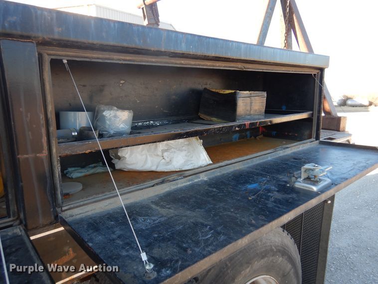 image for item JJ9832 1997 GMC C7500  flatbed truck