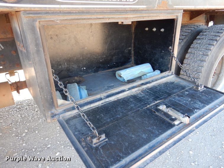 image for item JJ9832 1997 GMC C7500  flatbed truck