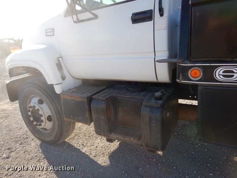 image for item JJ9832 1997 GMC C7500  flatbed truck