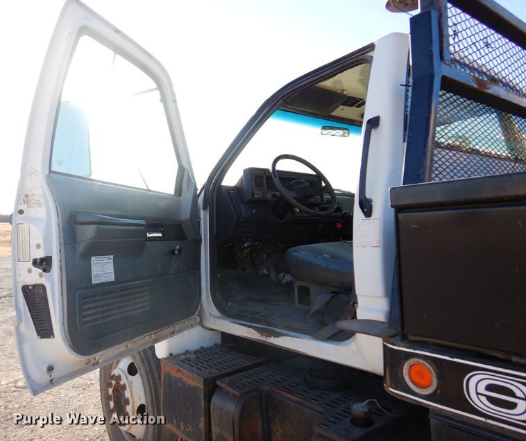 image for item JJ9832 1997 GMC C7500  flatbed truck