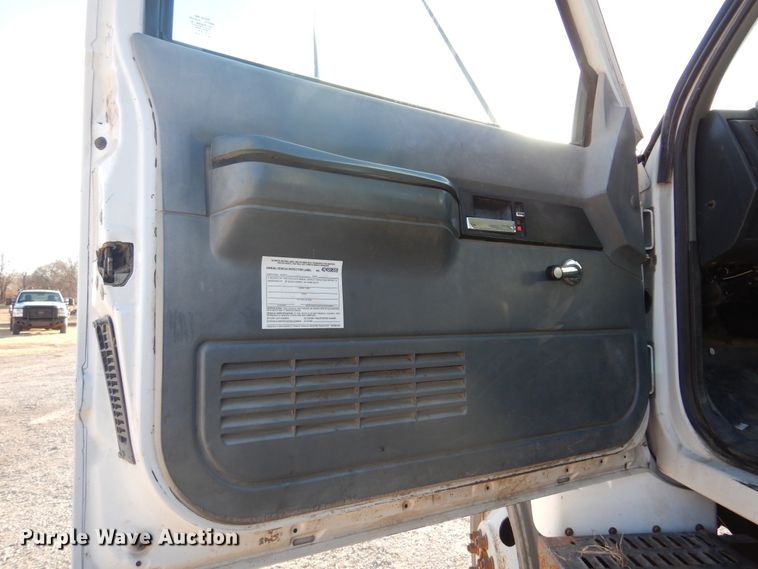 image for item JJ9832 1997 GMC C7500  flatbed truck