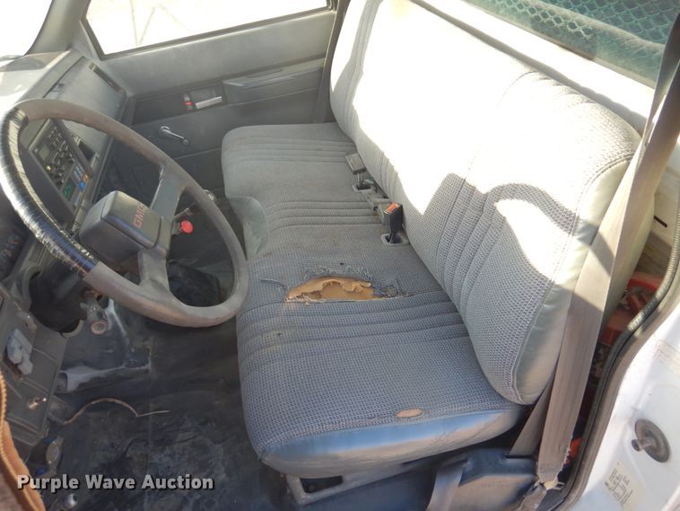 image for item JJ9832 1997 GMC C7500  flatbed truck