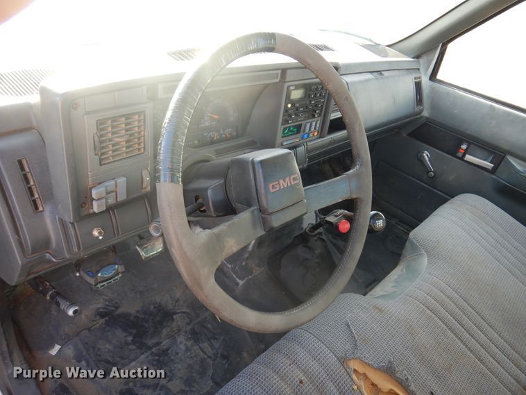 image for item JJ9832 1997 GMC C7500  flatbed truck