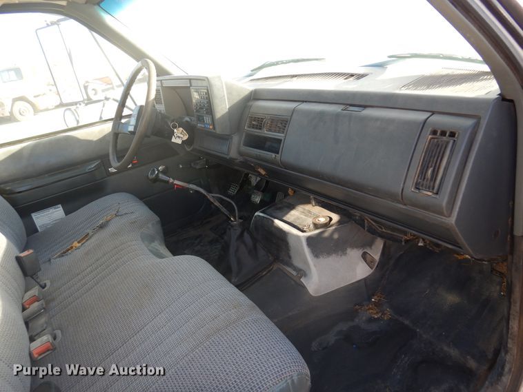 image for item JJ9832 1997 GMC C7500  flatbed truck