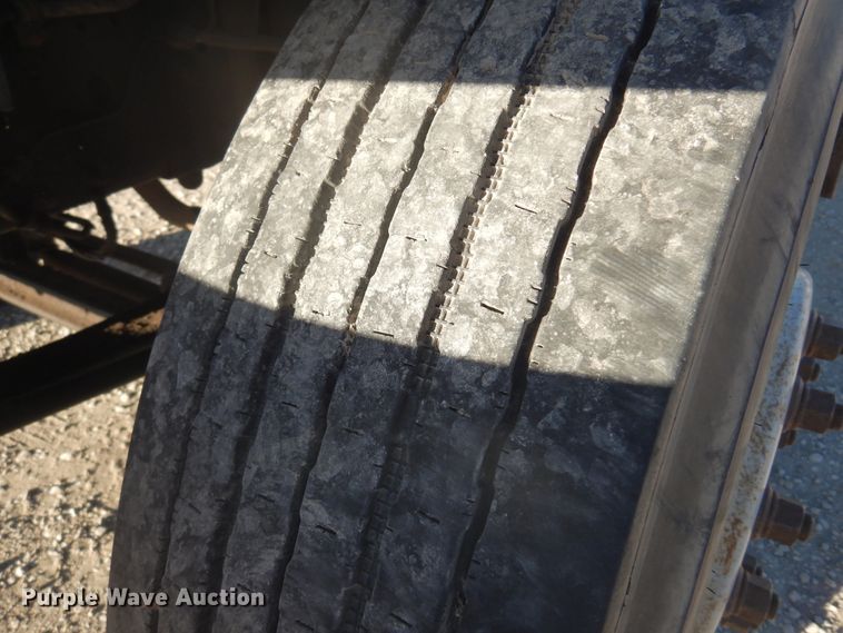 image for item JJ9832 1997 GMC C7500  flatbed truck