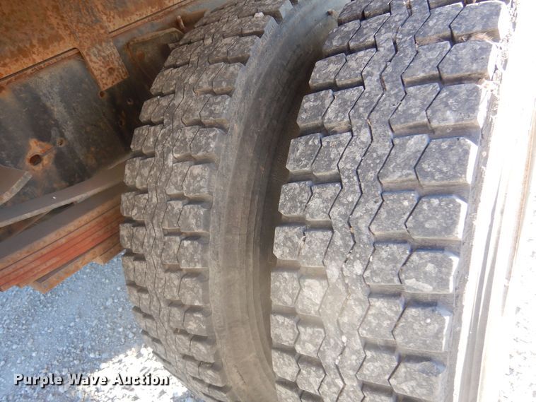 image for item JJ9832 1997 GMC C7500  flatbed truck