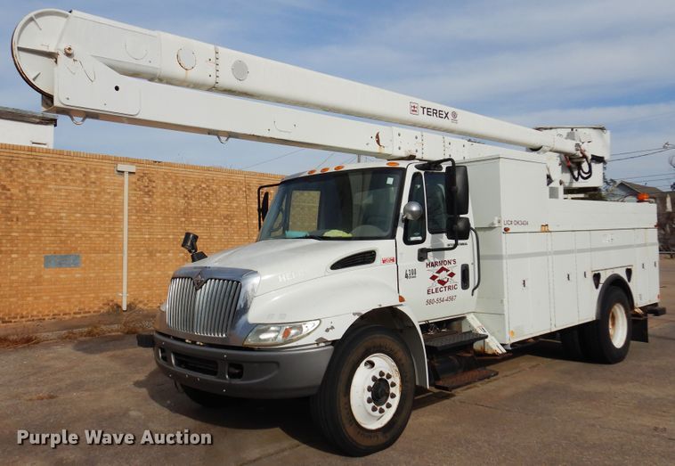 image for item JJ9853 2007 International 4300  bucket truck